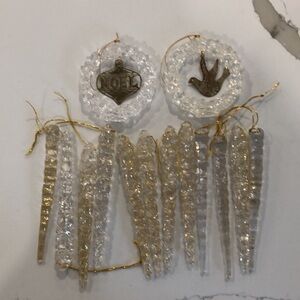 🎄 Vintage plastic wreath and  icicle ornaments clear with gold Noel bird qty 14